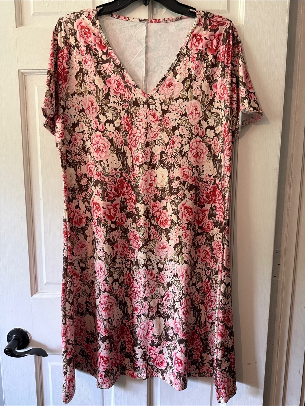 SHEIN Pink Floral V-Neck Midi Dress on Brown